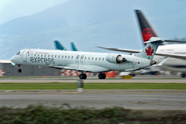 Canadair Regional Jet CRJ-900 (C-FUJZ)