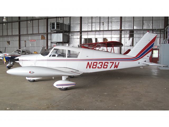 Piper Cherokee (N8367W) - A 1965 model - looks good!