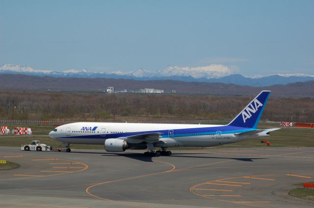 Boeing 777-200 (JA701A) - Boeing 777-281 c/n 27938/77