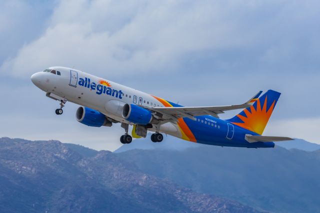 Airbus A320 (N209NV) - An Allegiant Air A320 taking off from PHX on 2/13/23, the busiest day in PHX history, during the Super Bowl rush. Taken with a Canon R7 and Canon EF 100-400 II L lens.