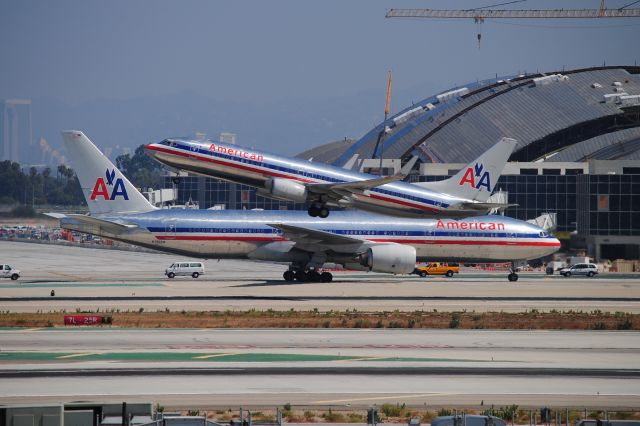 Boeing 737-800 (N927AN) - A 2-fer!  American times 2!!