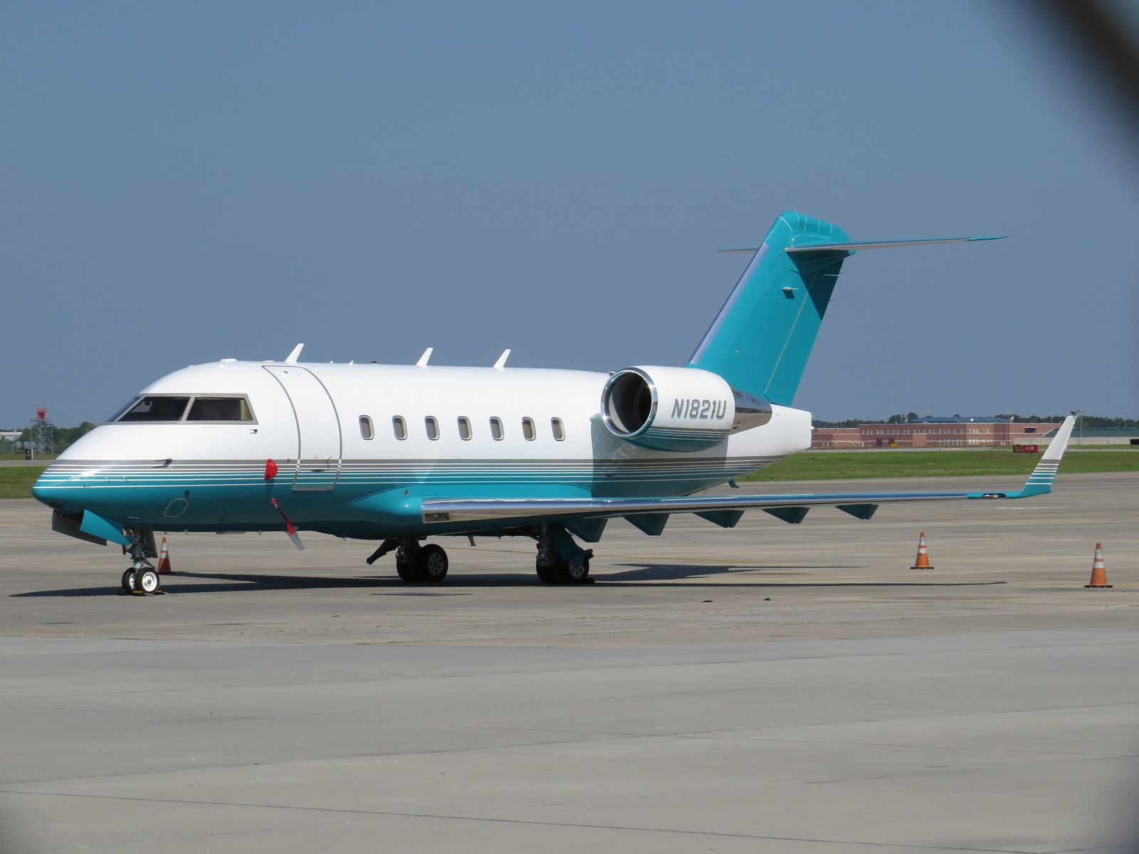 Canadair Challenger (N1821U)