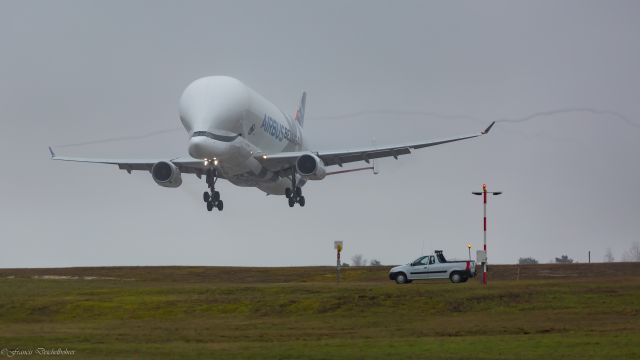 AIRBUS A-330-700 Beluga XL (F-WBXL)