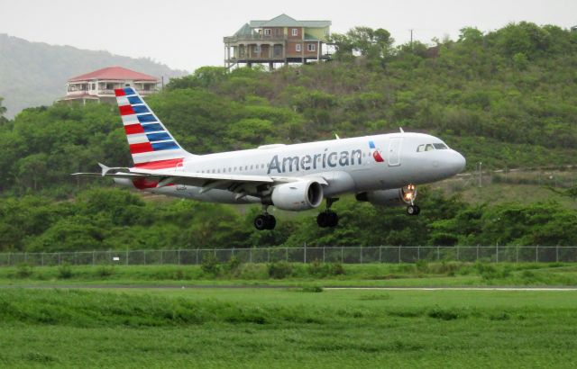 Airbus A319 (N723UW)