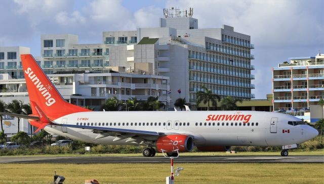 Boeing 737-800 (C-FWGH)