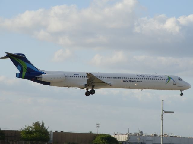 McDonnell Douglas MD-88 (N805WA)