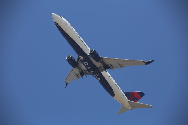 Boeing 737-900 (N884DN)