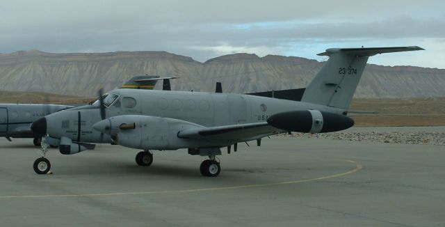 Beechcraft Super King Air 200 (8023374) - 17 NOV 2005 - RC-12D visiting Grand Junction from Ft Huachuca