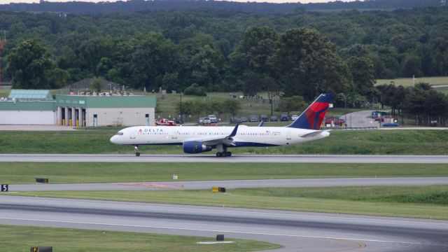 Boeing 757-200 (N555NW)