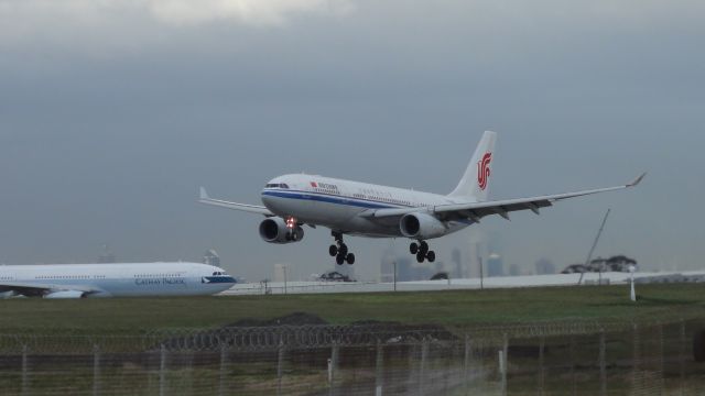 Airbus A330-200 (B-6092) - Airbus A330-243. CA177 PVG-MEL Thu 6 Sep 2012. Melbourne Tullamarine RWY 34 Landing.