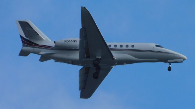 Gulfstream Aerospace Gulfstream V (N516QS) - N516QS on approach to CVO on 10th November 2021.