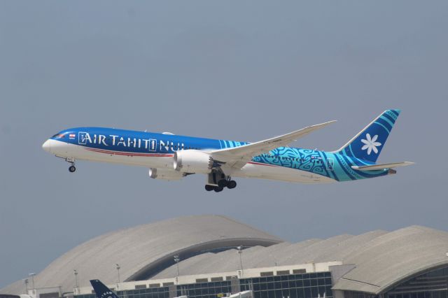 Boeing 787-9 Dreamliner (F-ONUI) - Clutters Park