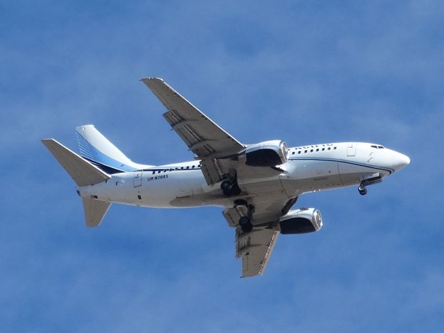 Boeing 737-500 (N708S)