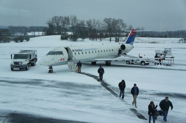 Canadair Regional Jet CRJ-200 (N907EV)