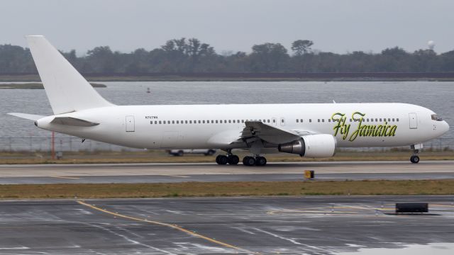 BOEING 767-300 (N767WA)