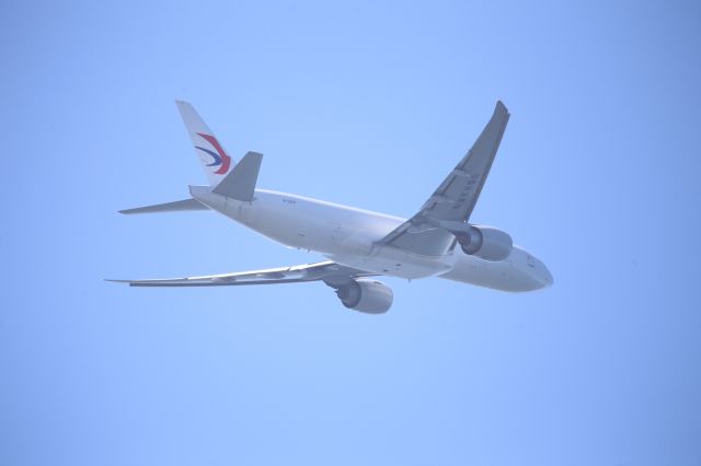 BOEING 777-200LR (B-220F)