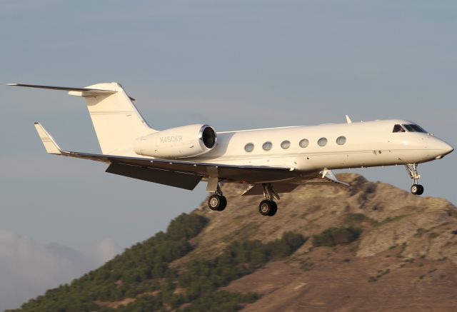 Gulfstream Aerospace Gulfstream IV (N450KR) - Final 36 at LPPS  ( Porto Santo )