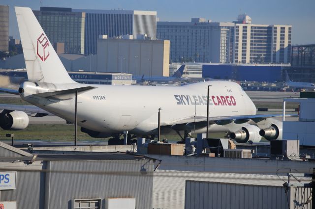 Boeing 747-400 (N903AR)