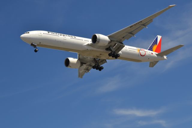 Boeing 777-200 —