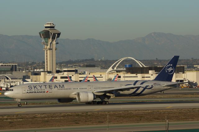 BOEING 777-300ER (F-GZNE)