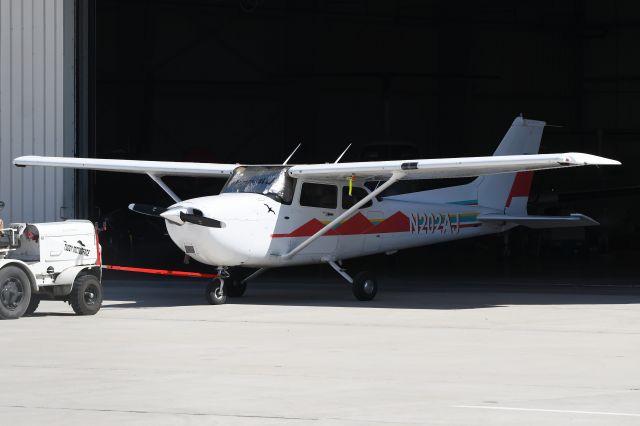 Cessna Skyhawk (N202AJ) - 'Tuggy McTugFace'