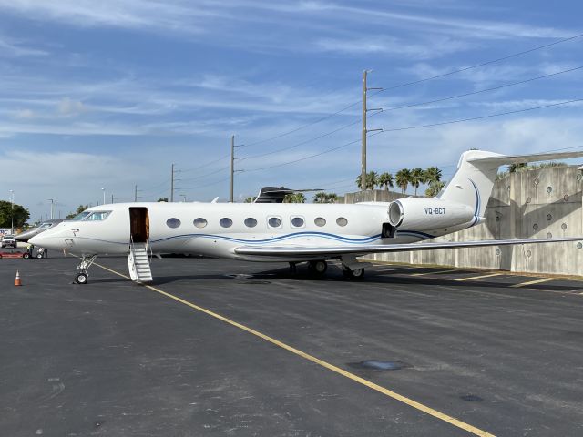 Gulfstream Aerospace Gulfstream V (VQ-BCT) - On the ramp at SIGNATURE AIR SERVICES 