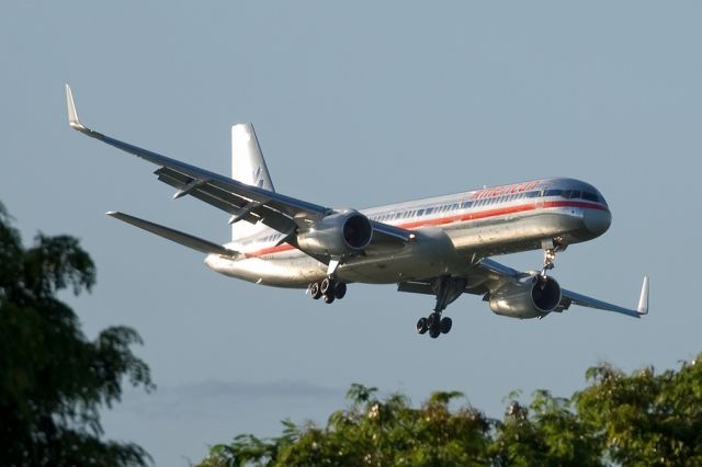 BOEING 767-200 (N174AA)