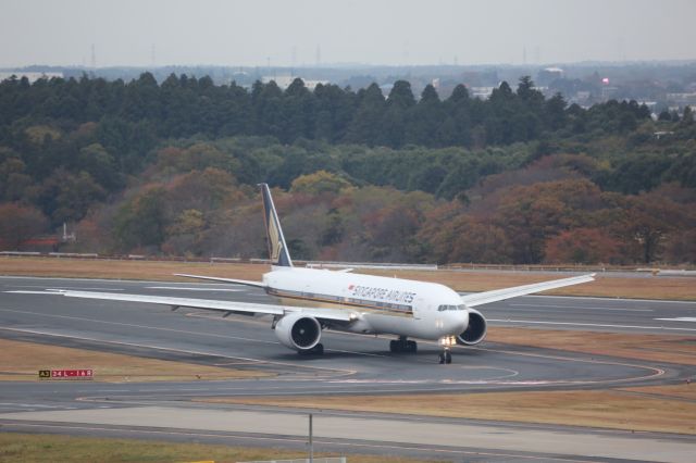 BOEING 777-300 (9V-SWO)