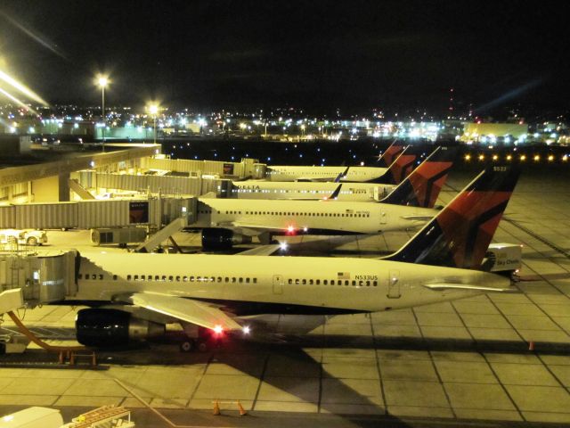 Boeing 757-200 (N533US)