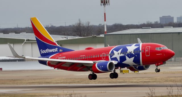 Boeing 737-700 (N922WN) - Tennessee One arriving at Love Field