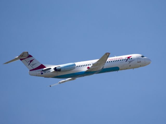 Fokker 100 (OE-LVH) - Departure runway 29.