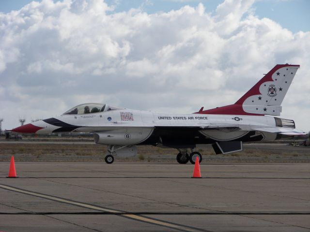 Lockheed F-16 Fighting Falcon — - MCAS Miramar Airshow 2007  San Diego, CA  Solo pilot #6, taxi for takoff!