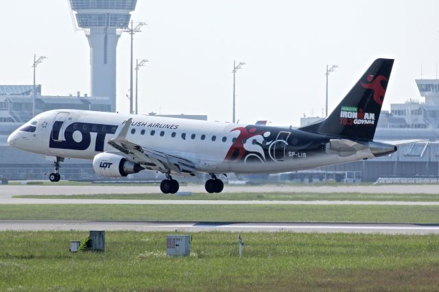 de Havilland Dash 8-400 (SP-LIB)