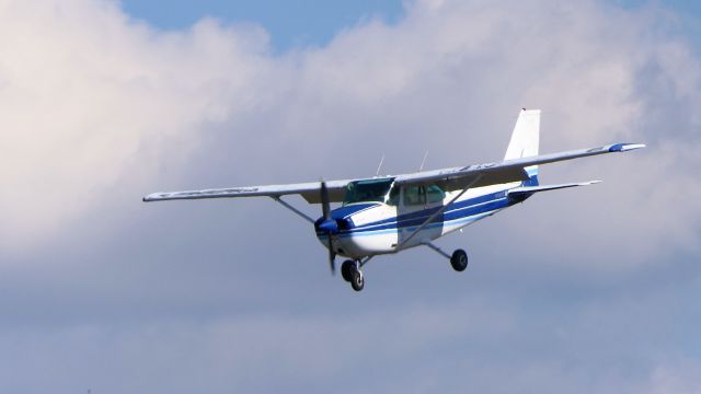 Cessna Skyhawk (N739KY)