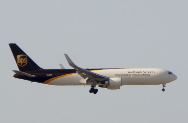 BOEING 757-300 (N355UP)