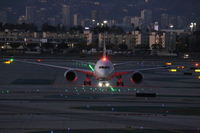 Boeing 787-9 Dreamliner (ZK-NZM)