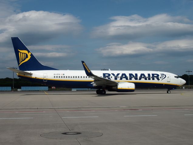Boeing 737-800 (EI-DYX)