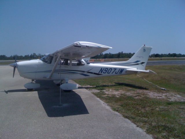 Cessna Skyhawk (N907JW)