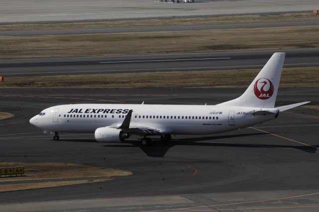 Boeing 737-800 (JA336J) - taxing at haneda Intl Airport on 2013/02/13