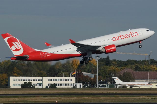 Airbus A330-200 (D-ALPA)