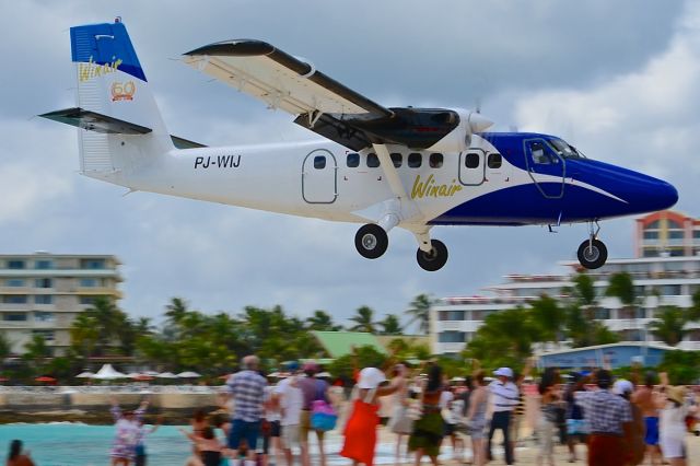 De Havilland Canada Twin Otter (PJ-WIJ) - Low, low!