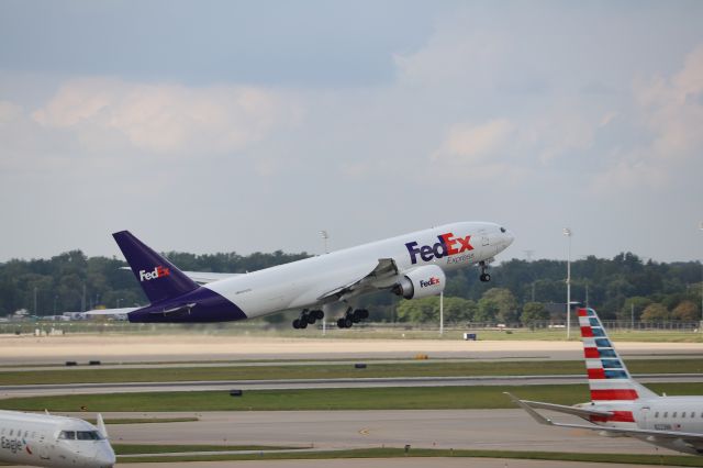 BOEING 777-200LR (N870FD) - FedEx 777 "Liam" departing on runway 5.