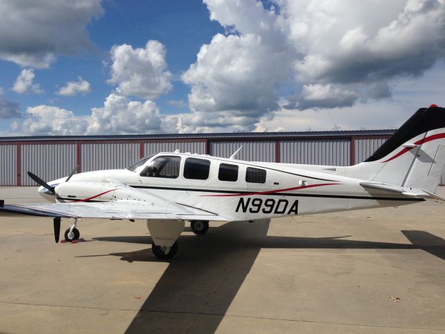 Beechcraft Baron (58) (N99DA)