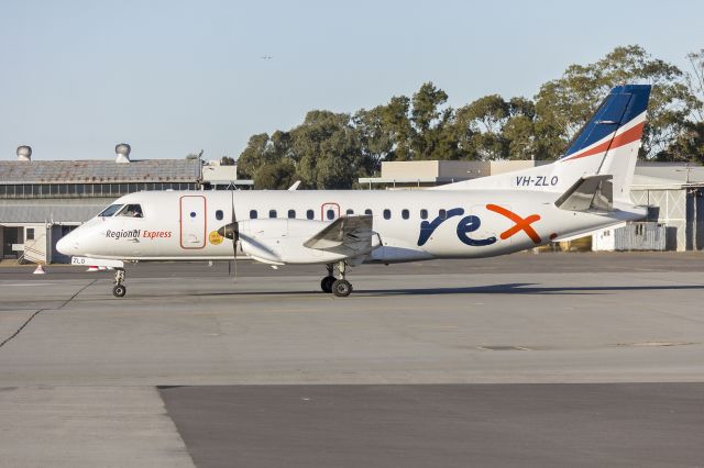 Saab 340 (VH-ZLO) - Regional Express Airlines (VH-ZLO) Saab 340B taxiing to bay 2 at Wagga Wagga Airport.