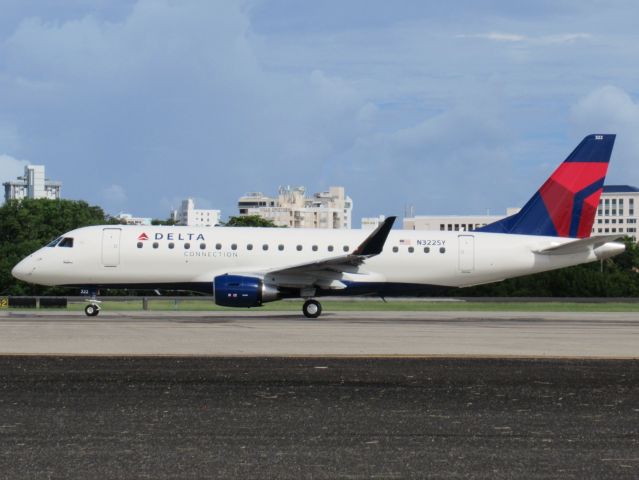 EMBRAER 175 (long wing) (N322SY)