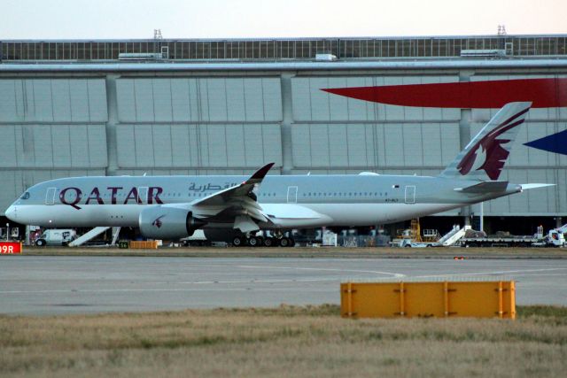 Airbus A350-900 (A7-ALY) - Taxiing to Stand 405 on 7-Mar-18 operating flight QTR1 from OTHH.