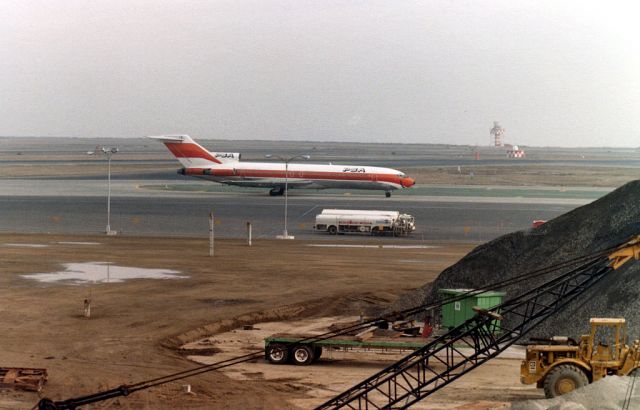 BOEING 727-200 (N548PS) - PSA - Pacific Southwest Airlines - Boeing 727-254 C/N 20251/782 - N548PS - At San Francisco - 1980-Dec-24.