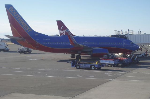 Boeing 737-700 (N417WN) - A Southwest Airlines Boeing 737-700 at Seattle/Tacoma International Airport (KSEA) on August 7, 2015. 