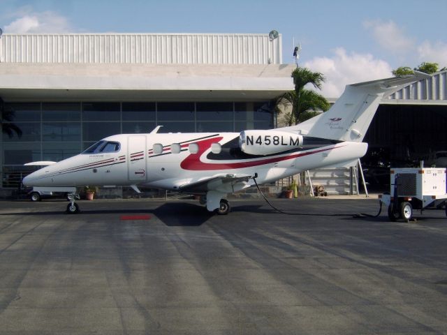 Embraer Phenom 100 (N458LM)