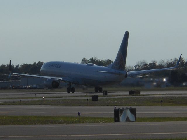 Boeing 737-800 (N28478)